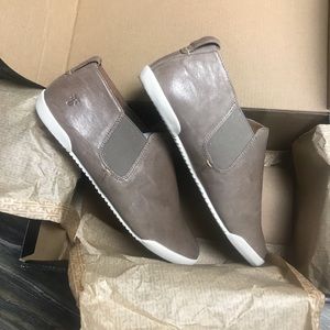 frye melanie chelsea boot